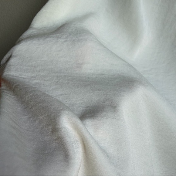 Banana Republic Cream V-Neck Tank Top - Picture 5 of 9